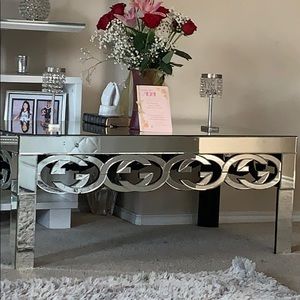 Meet your Posher, Sandy